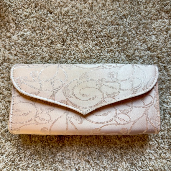 VINTAGE SOFT PINK FABRIC SCROLL PATERN PURSE WITH GOLD CHAIN - Picture 5 of 13